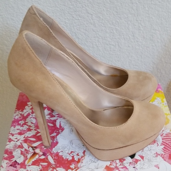 Shoes - Picture 5 of 8